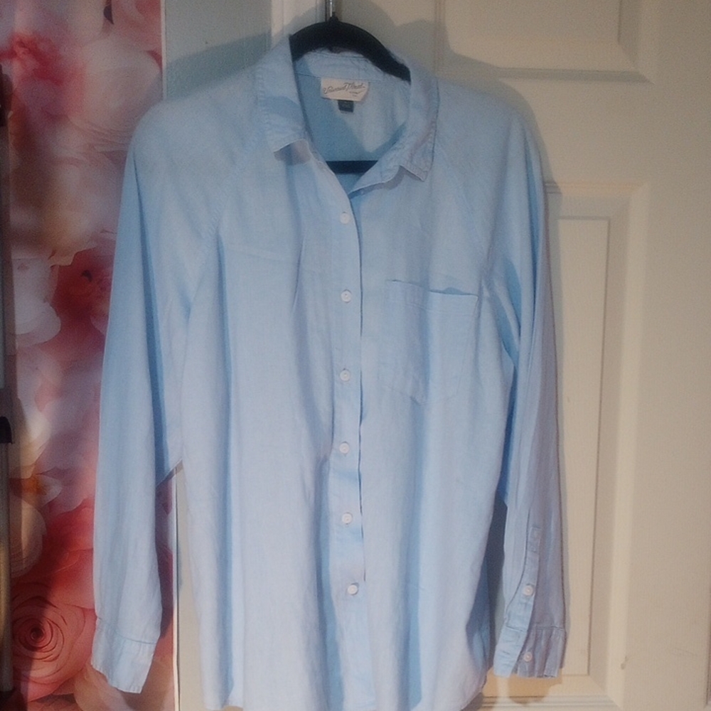 Old Navy Light Blue Casual Button Down Shirt